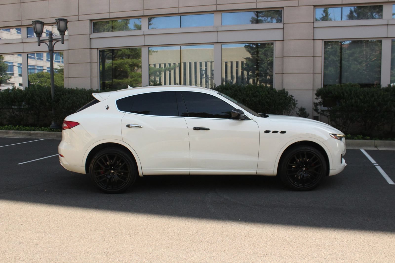 Used 2017 Maserati Levante w/ Sport Package AWD/4WD image 6