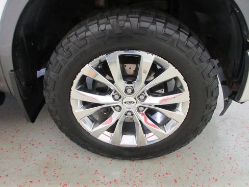 Used 2017 Ford F150 Lariat image 23