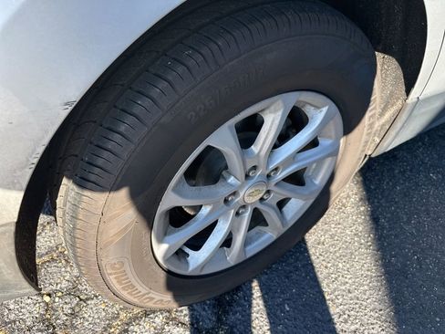 Used 2020 Chevrolet Equinox LS image 7