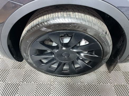 Used 2024 Tesla Model Y Long Range AWD/4WD image 10