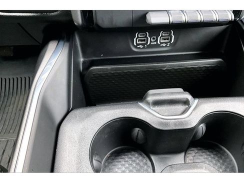 Used 2024 RAM 1500 Laramie AWD/4WD image 32