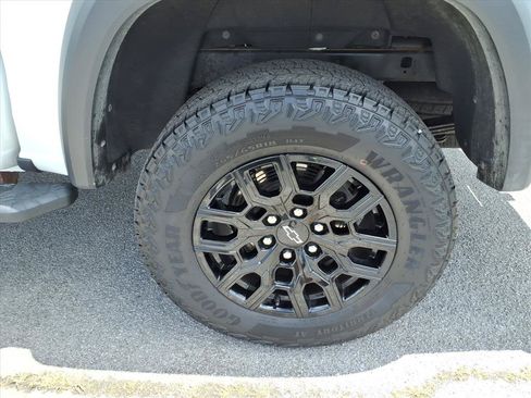 Used 2023 Chevrolet Colorado Trail Boss w/ Advanced Trailering Package AWD/4WD image 8