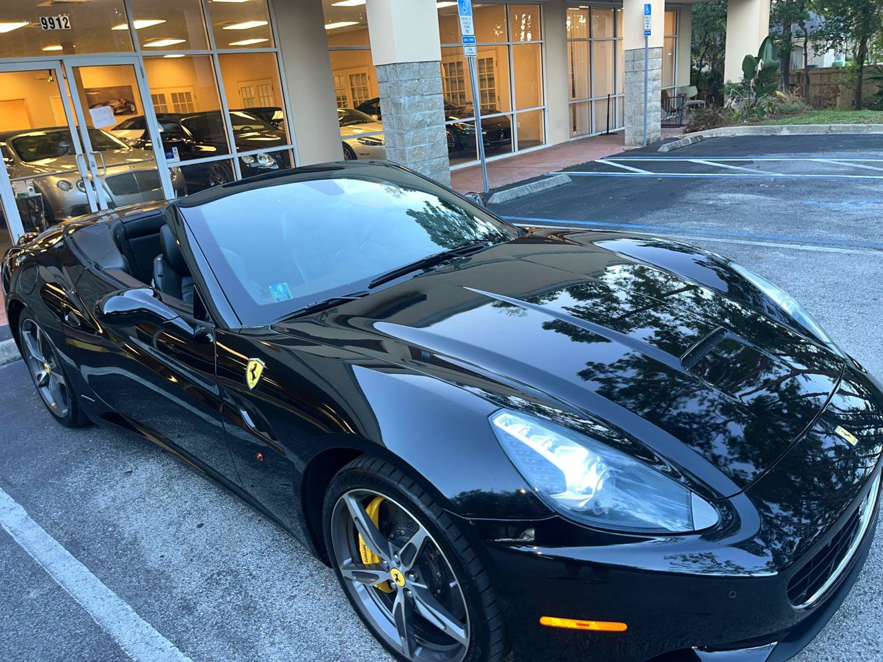 Used 2010 Ferrari California RWD image 2
