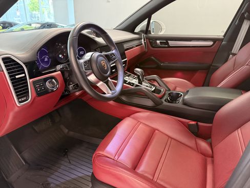 Used 2023 Porsche Cayenne AWD/4WD image 9