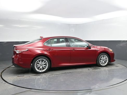 Used 2020 Toyota Camry XLE FWD image 8