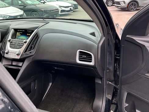 Used 2017 Chevrolet Equinox LS FWD image 16