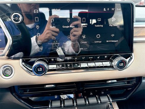 Used 2023 GMC Canyon Denali image 16