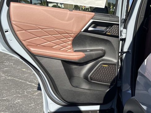 New 2025 Mitsubishi Outlander SEL image 11