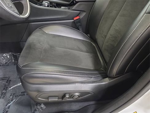 Used 2023 Jeep Grand Cherokee Altitude image 29