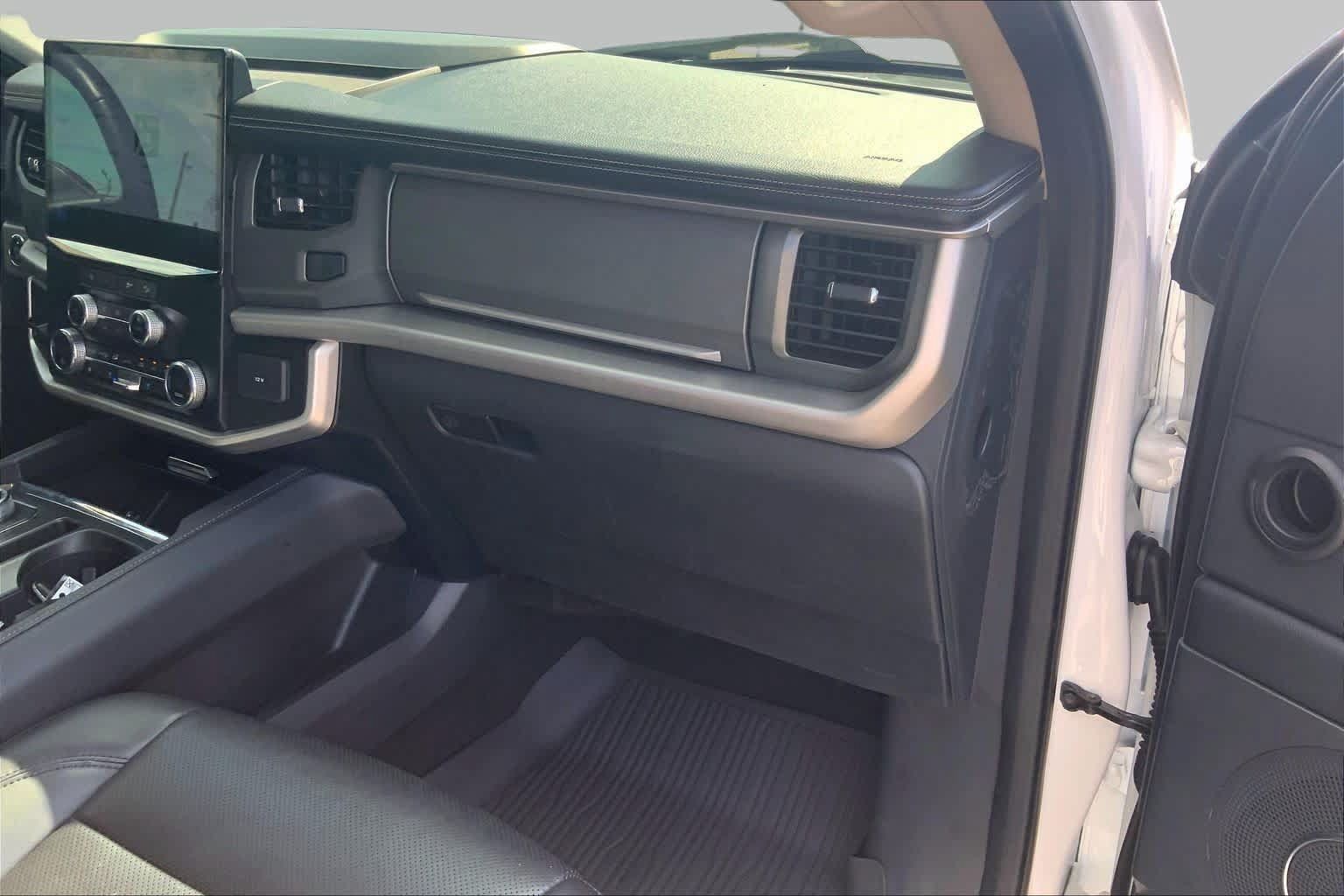 Used 2024 Ford Expedition XLT AWD/4WD image 19