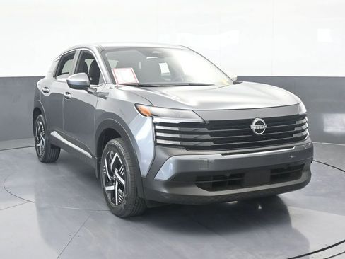 Used 2025 Nissan Kicks SV image 9