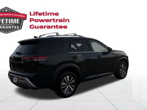 Certified 2025 Nissan Pathfinder SL image 6