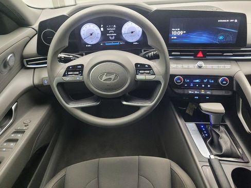 Used 2024 Hyundai Elantra SEL FWD image 22