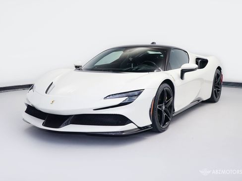Used 2022 Ferrari SF90 Stradale AWD/4WD image 2