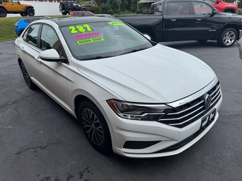 Used 2019 Volkswagen Jetta SE w/ Cold Weather Package image 3