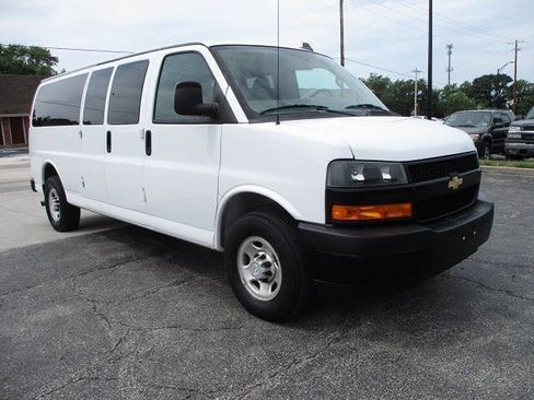 Used 2019 Chevrolet Express 3500 LS RWD image 2