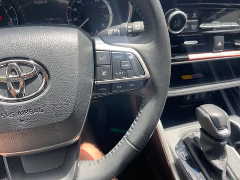 Used 2026 Toyota Highlander XLE AWD/4WD image 17