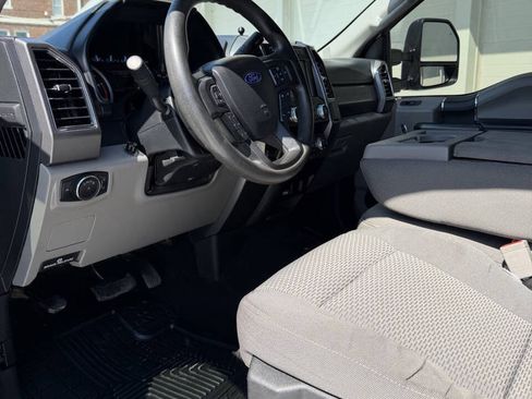 Used 2019 Ford F250 XLT w/ FX4 Off-Road Package AWD/4WD image 12