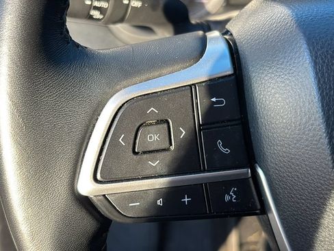 Used 2025 Toyota Highlander XLE AWD/4WD image 18