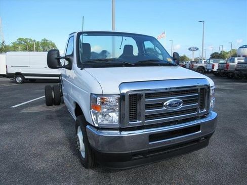 New 2024 Ford E-450 and Econoline 450 Super Duty w/ Power Windows & Locks Group image 3