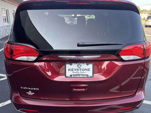 Used 2020 Chrysler Voyager L FWD image 3