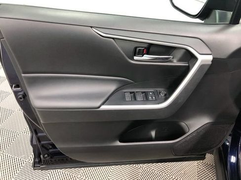 Used 2022 Toyota RAV4 XLE AWD/4WD image 11