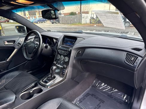Used 2016 Hyundai Genesis Coupe 3.8 image 17