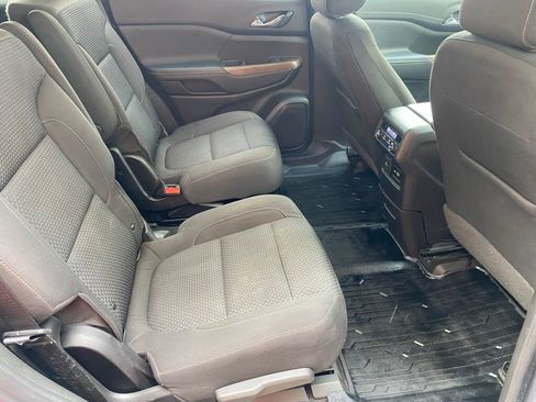 Used 2021 GMC Acadia SLE w/ Driver Convenience Package image 20