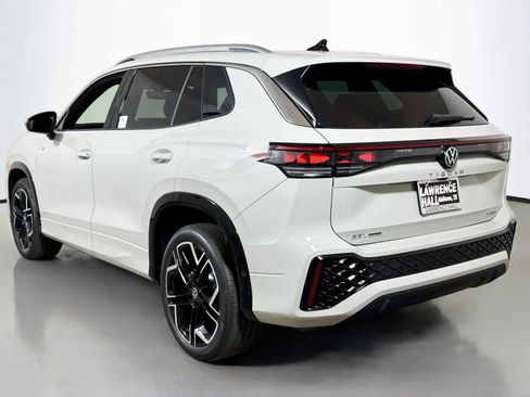 New 2026 Volkswagen Tiguan SEL R-Line AWD/4WD image 3