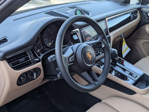 New 2026 Porsche Macan image 4