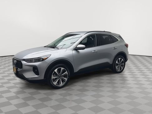 Certified 2024 Ford Escape Platinum image 36