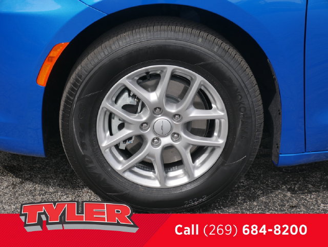 New 2027 Chrysler Pacifica Select FWD image 46