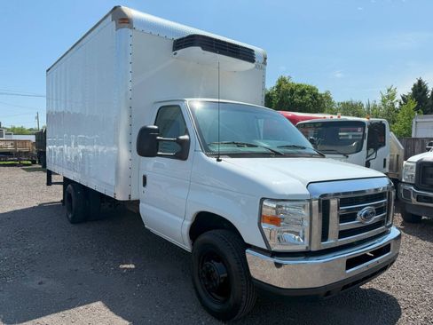 Used 2015 Ford E-350 and Econoline 350 Super Duty w/ Power Windows & Locks Group RWD image 3