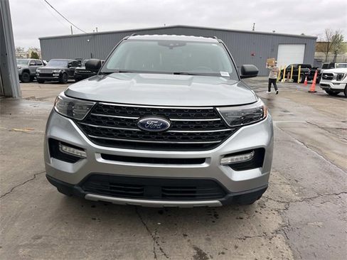 Used 2022 Ford Explorer XLT w/ Equipment Group 202A image 8