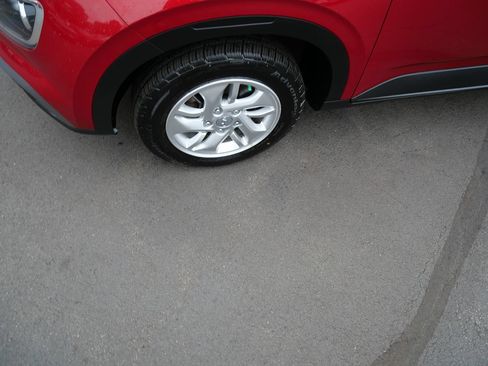 Used 2021 Hyundai Venue SE FWD image 29