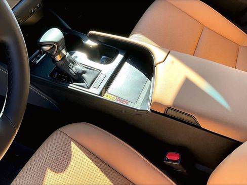 Used 2025 Lexus ES 350 w/ Premium Package image 17