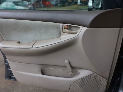 Used 2005 Toyota Corolla S image 39