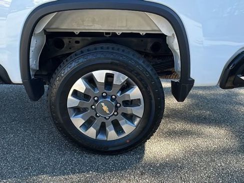 Used 2024 Chevrolet Silverado 2500 Custom w/ Custom Convenience Package image 19