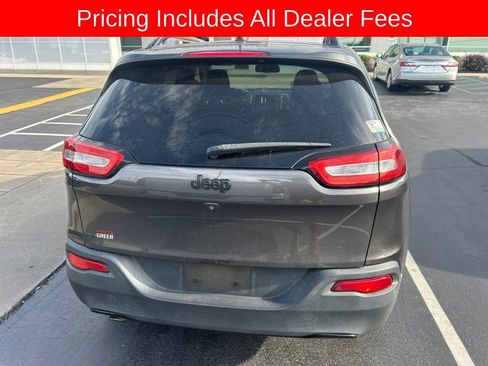 Used 2018 Jeep Cherokee Latitude w/ Altitude Package FWD image 6