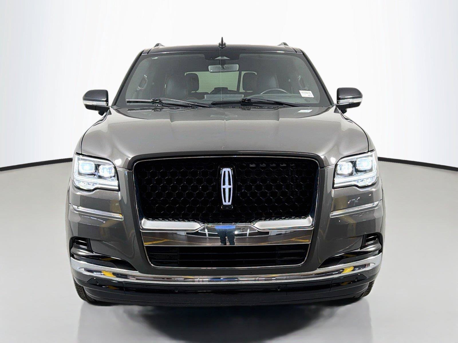 Used 2023 Lincoln Navigator Black Label AWD/4WD image 2