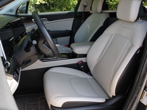 Used 2023 Kia Sportage EX FWD image 15