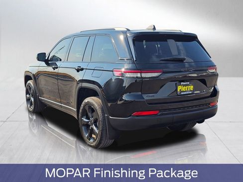 Used 2025 Jeep Grand Cherokee Altitude AWD/4WD image 4