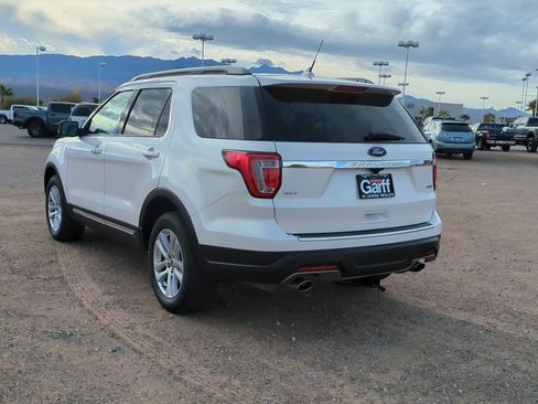 Used 2018 Ford Explorer XLT w/ Equipment Group 202A image 6