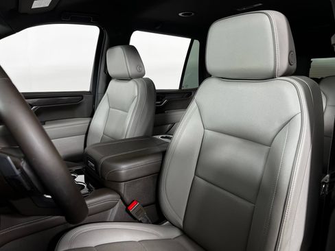 Used 2025 GMC Yukon Elevation AWD/4WD image 13