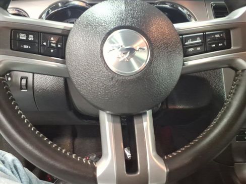 Used 2013 Ford Mustang Premium image 11