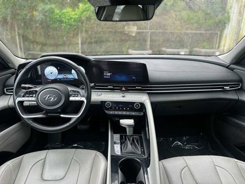 Used 2023 Hyundai Elantra Limited image 11