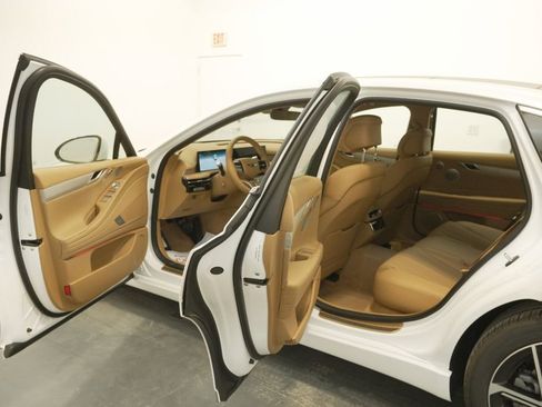 Used 2025 Genesis G80 2.5T Advanced image 31