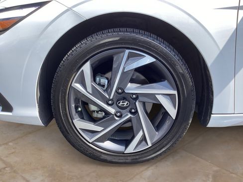 Used 2025 Hyundai Elantra SEL FWD image 32