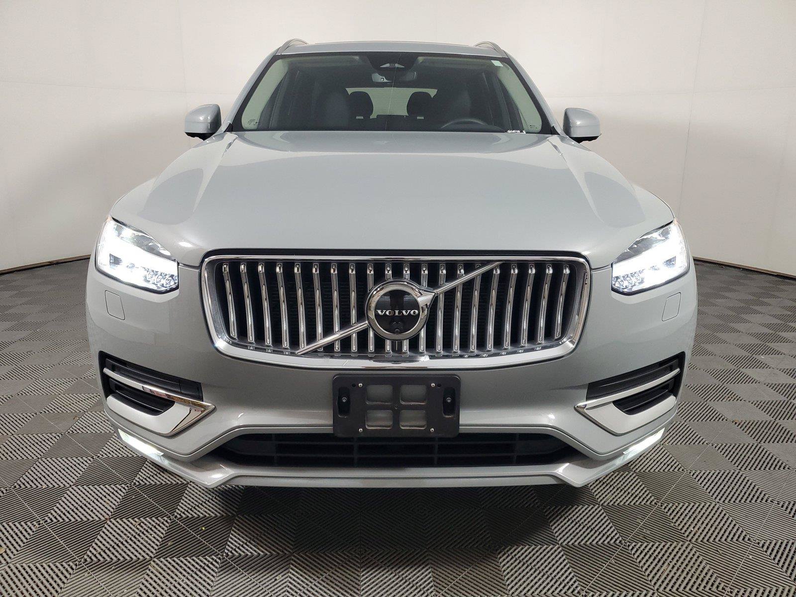 Certified 2024 Volvo XC90 B6 Plus AWD/4WD image 2