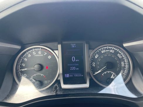 Used 2018 Toyota Tacoma 2WD Double Cab image 29